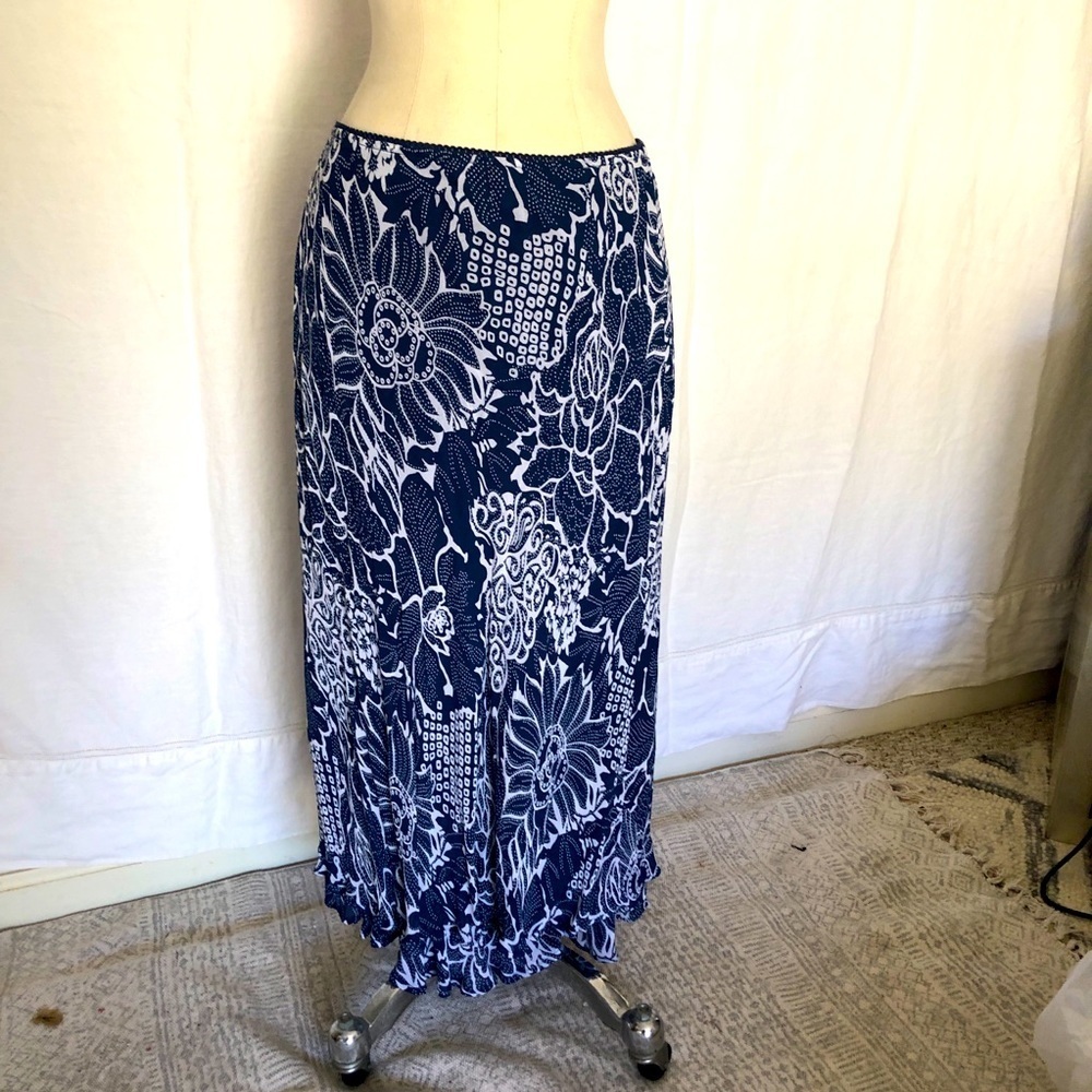JM Collection blue floral skirt rayon size 6